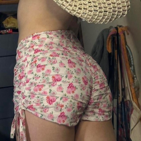 Tiger Mist Pants - Tiger Mist Pink Rose Print High-Waist Shorts